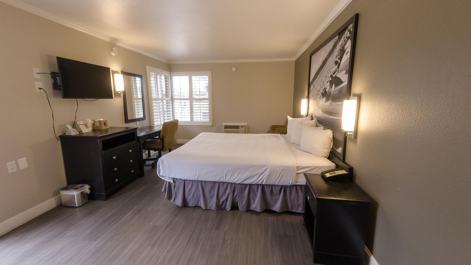 Super 8 By Wyndham Santa Cruz Beach Boardwalk Εξωτερικό φωτογραφία