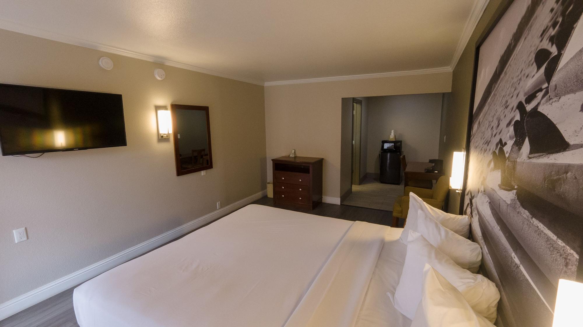Super 8 By Wyndham Santa Cruz Beach Boardwalk Εξωτερικό φωτογραφία