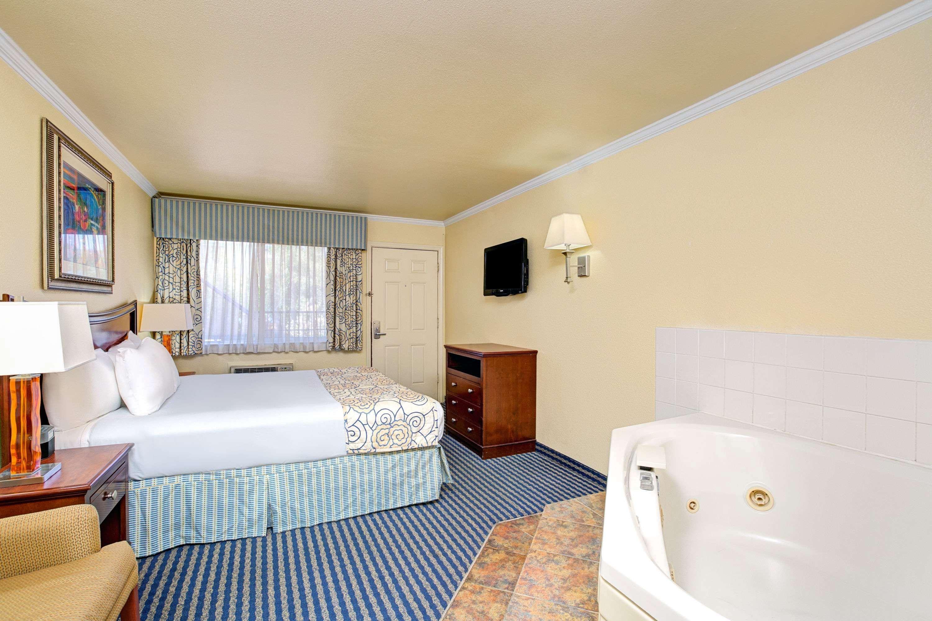 Super 8 By Wyndham Santa Cruz Beach Boardwalk Εξωτερικό φωτογραφία