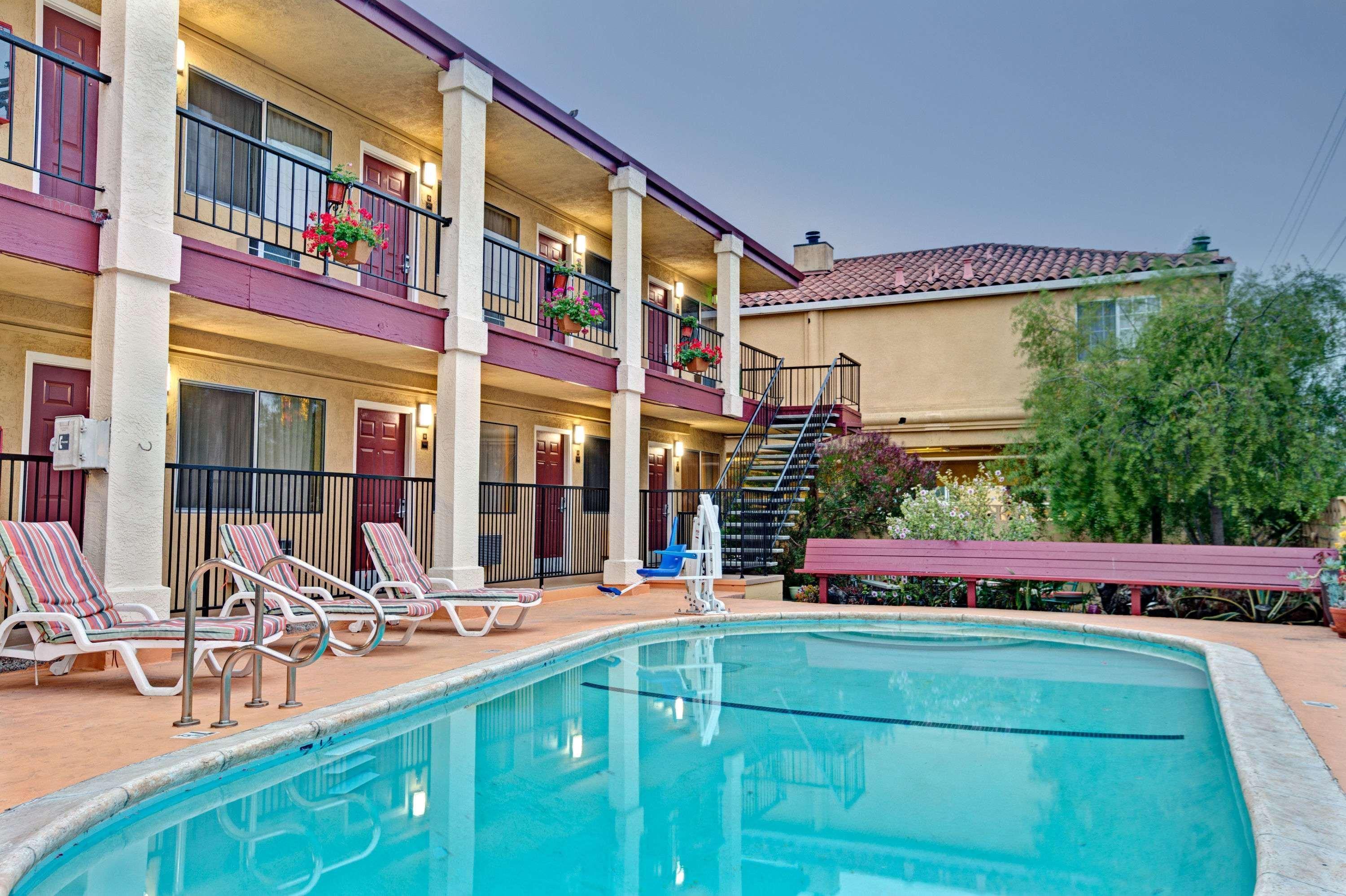 Super 8 By Wyndham Santa Cruz Beach Boardwalk Εξωτερικό φωτογραφία