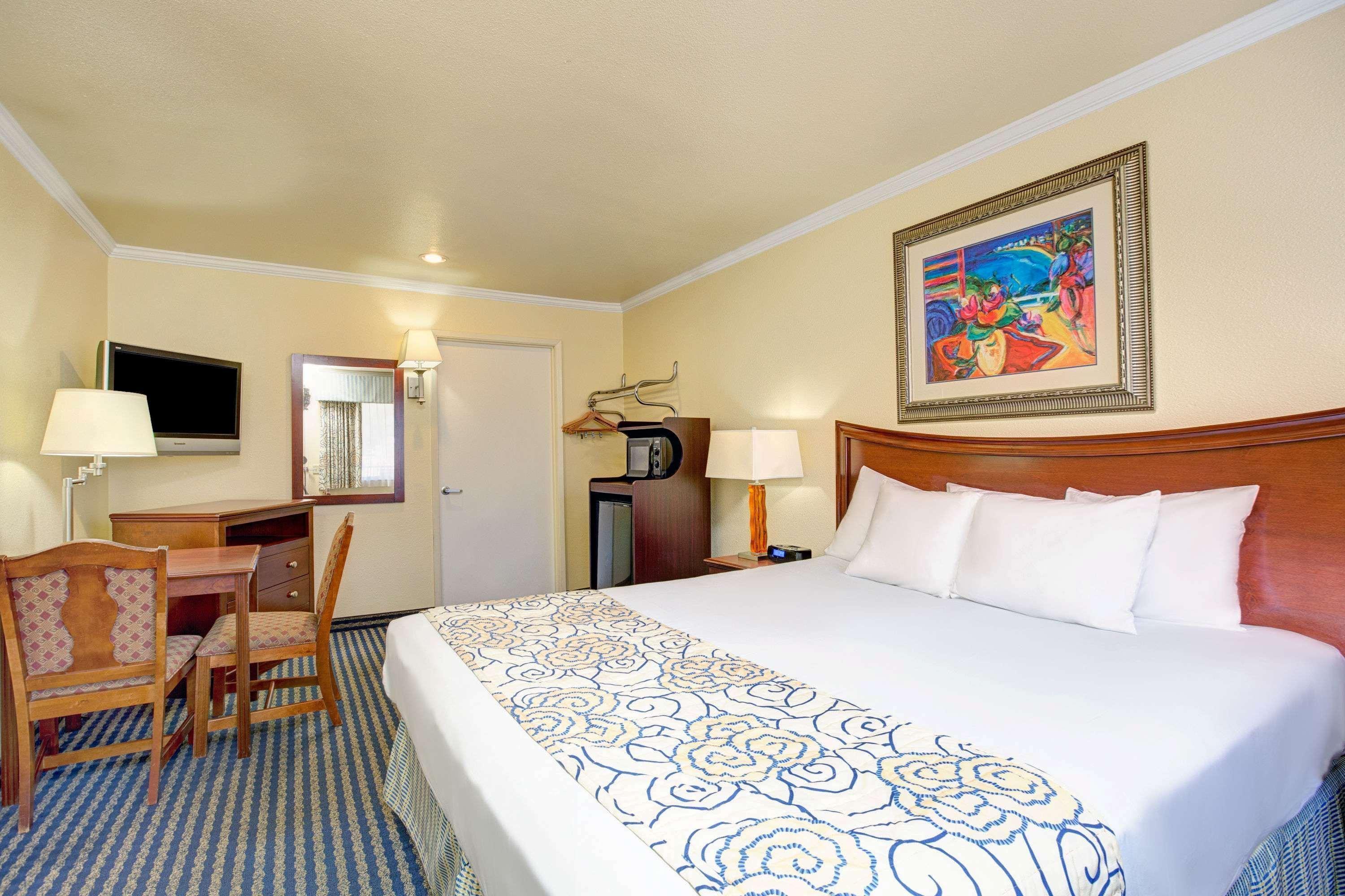 Super 8 By Wyndham Santa Cruz Beach Boardwalk Εξωτερικό φωτογραφία