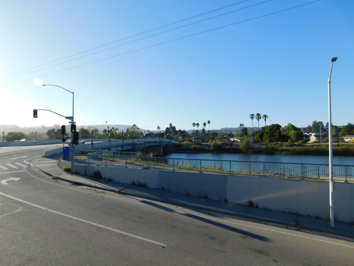 Super 8 By Wyndham Santa Cruz Beach Boardwalk Εξωτερικό φωτογραφία
