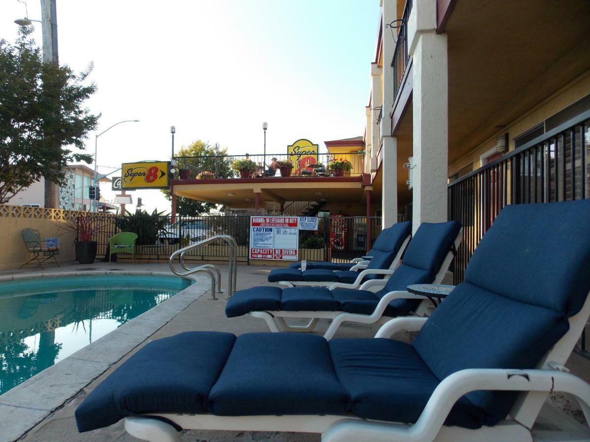 Super 8 By Wyndham Santa Cruz Beach Boardwalk Εξωτερικό φωτογραφία